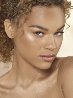Anastasia Beverly Hills Glow Seeker Highlighter | MECCA