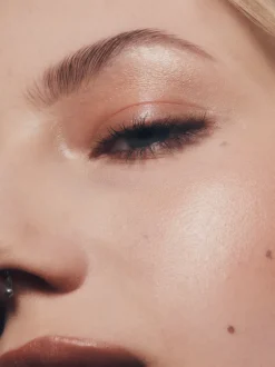 Half Magic Beam Trap Illuminating Balm | MECCA