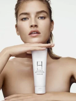 HOURGLASS Equilibrium Rebalancing Cream Cleanser | MECCA