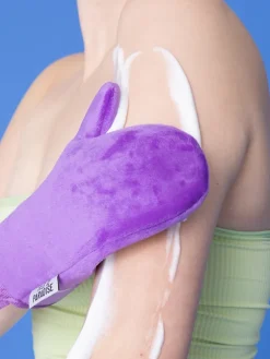 Isle Of Paradise Self-Tanning Mitt | MECCA