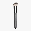 M·A·C Cosmetics 170 Synthetic Rounded Slant Brush | MECCA
