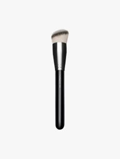 M·A·C Cosmetics 170 Synthetic Rounded Slant Brush | MECCA