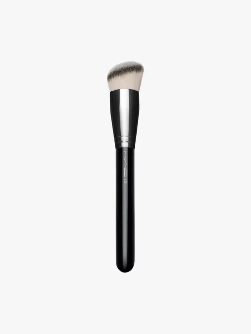 M·A·C Cosmetics 170 Synthetic Rounded Slant Brush | MECCA