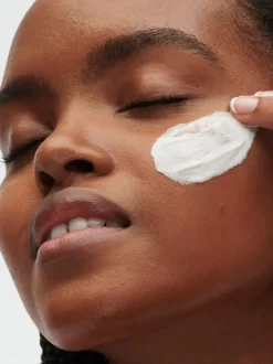 M·A·C Cosmetics Hyper Real Cream to Foam Cleanser | MECCA
