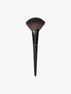 Morphe V112 Fluffy Fan Powder Brush | MECCA